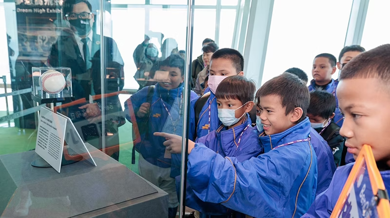 <br />
<b>Notice</b>:  Undefined index: msg_title in <b>/home/gibenqfo/public_html/modules/feature-slider_benq_detail.php</b> on line <b>54</b><br />
