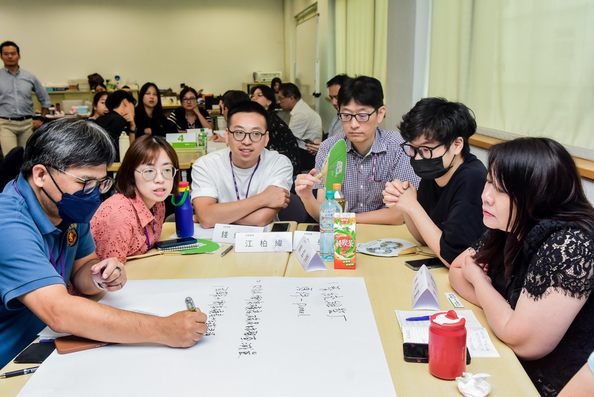 <br />
<b>Notice</b>:  Undefined index: msg_title in <b>/home/gibenqfo/public_html/modules/feature-slider_benq_detail.php</b> on line <b>54</b><br />
