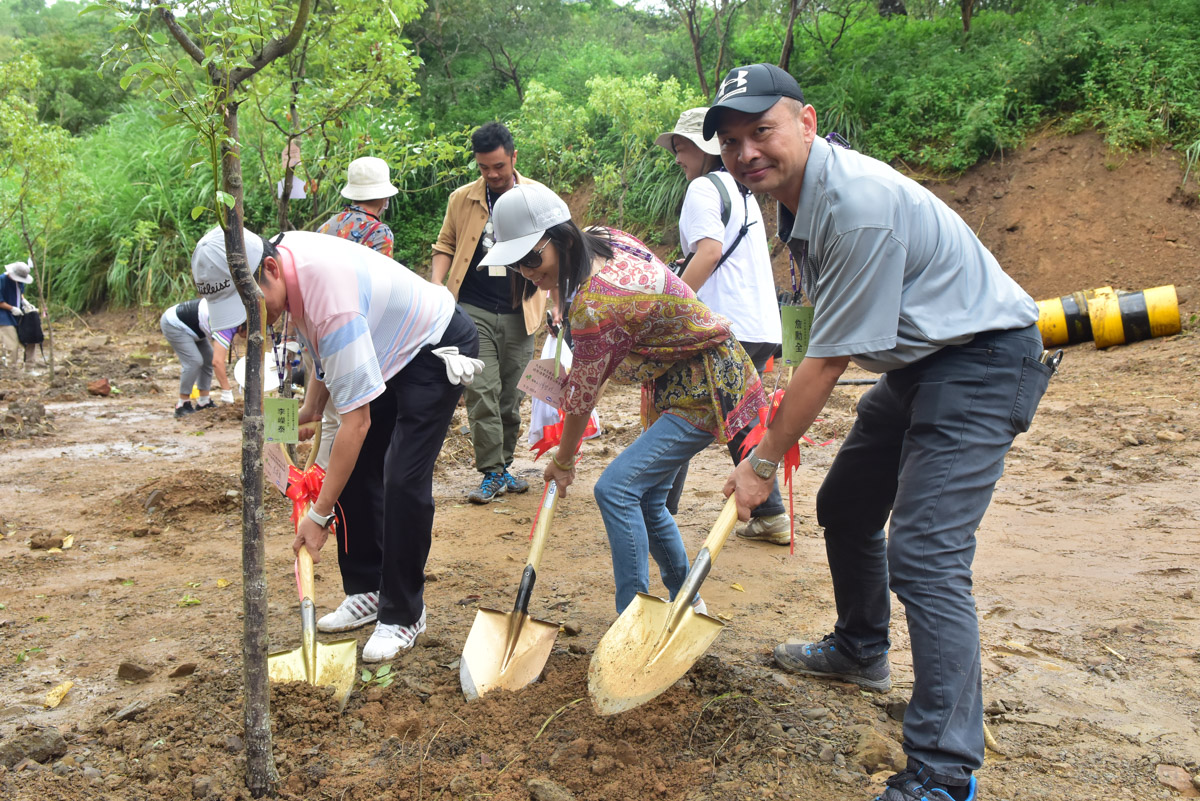 <br />
<b>Notice</b>:  Undefined index: msg_title in <b>/home/gibenqfo/public_html/modules/feature-slider_benq_detail.php</b> on line <b>54</b><br />
