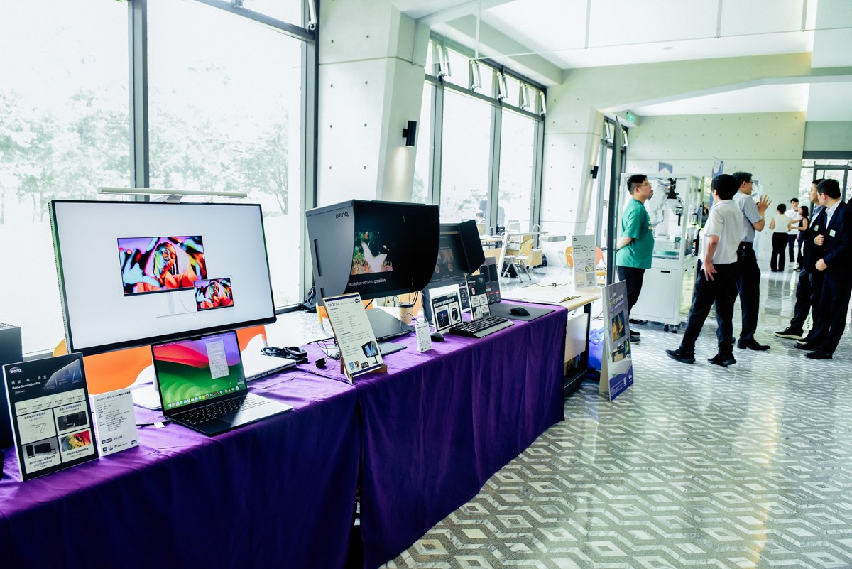 <br />
<b>Notice</b>:  Undefined index: msg_title in <b>/home/gibenqfo/public_html/modules/feature-slider_benq_detail.php</b> on line <b>54</b><br />
