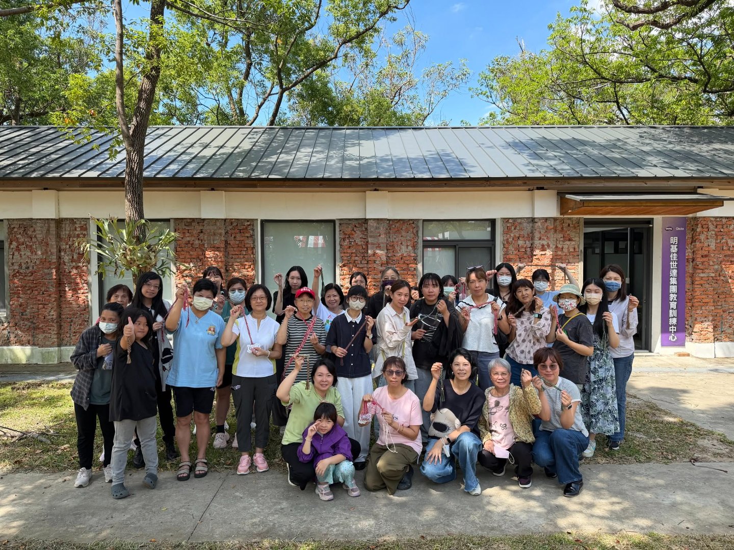 虎頭山社區自然學苑 ：穿梭指間，織出專屬吊飾